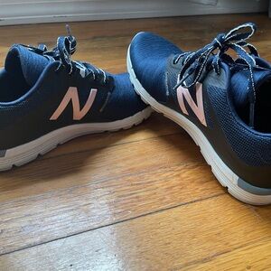 New Balance Women's 577 V5 Cross Trainers in navy blue Size 8